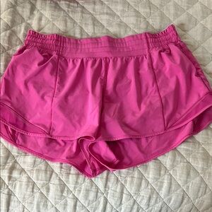 lululemon hotty hot 2.5 inch shorts